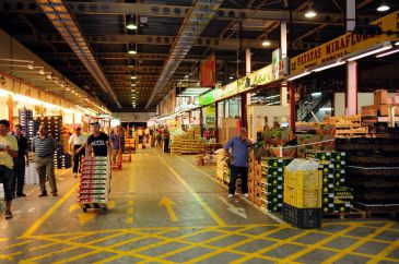 L@s trabajadores/as del sector de la Fruta de Mercamadrid descansaran el sábado de Semana Santa.